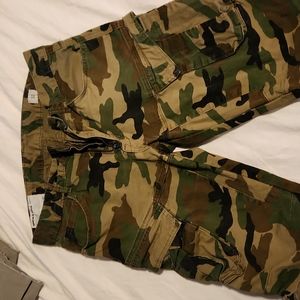 Smoke rise cargo camo shorts